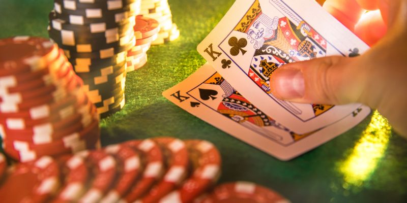 Sự ra đời của luật chơi poker như thế nào?