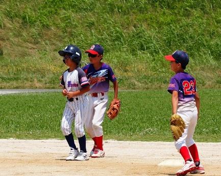 男性の野球選手たち

AI 生成コンテンツは誤りを含む可能性があります。
