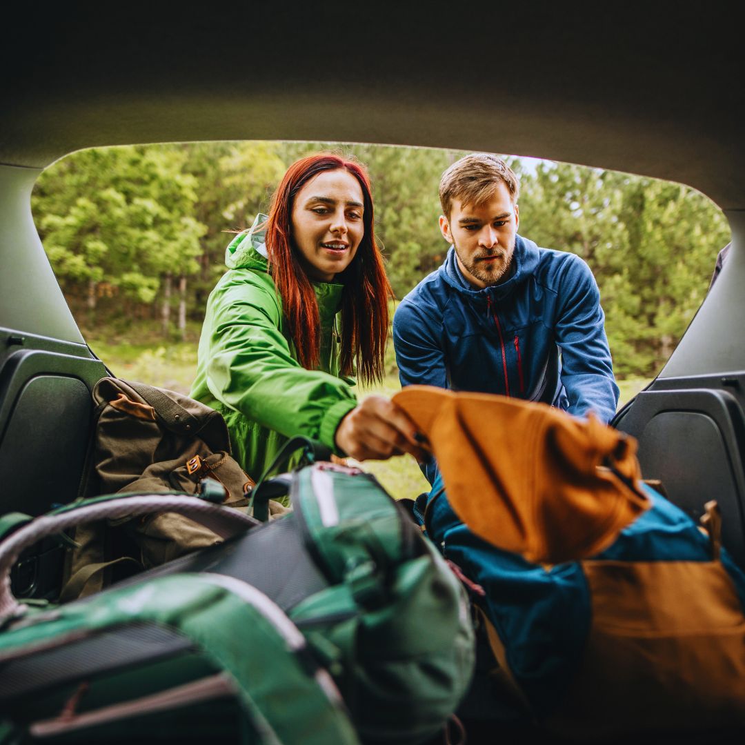 couple packing