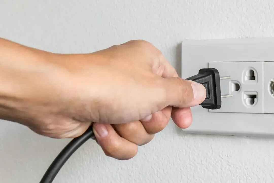 Bếp hồng ngoại báo lỗi E2? Hãy kiểm tra ngay phích cắm điện!