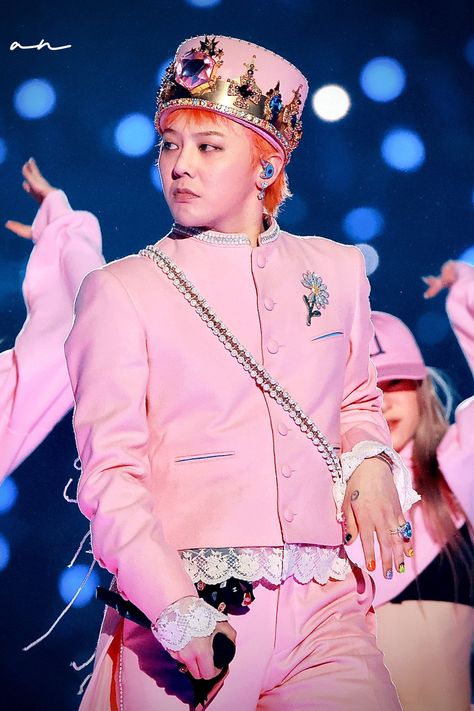 This  contain an image of   G-Dragon in a pink suit and crown on stage