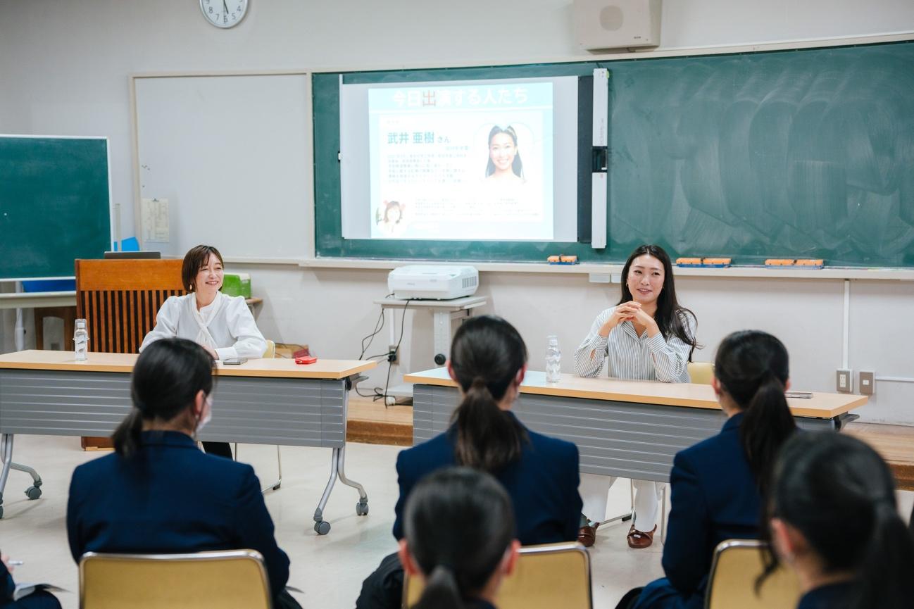 会議室に集まる人々

AI によって生成されたコンテンツは間違っている可能性があります。