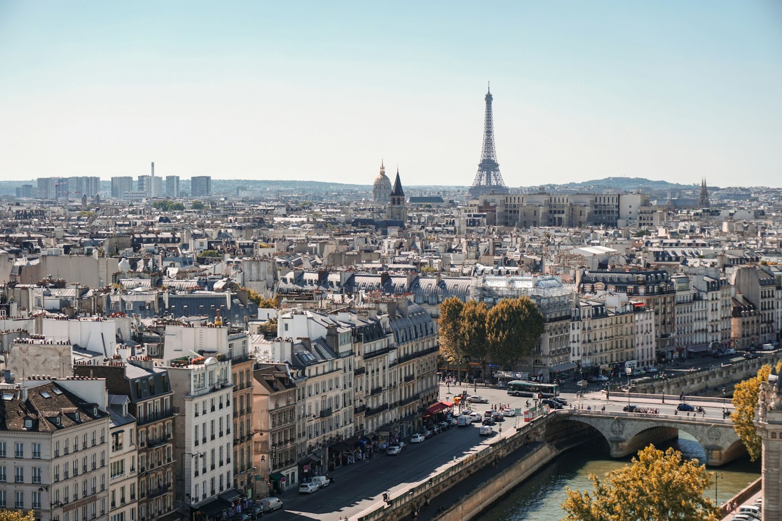 Vue depuis un circuit à vélo cargo électrique en famille à Paris