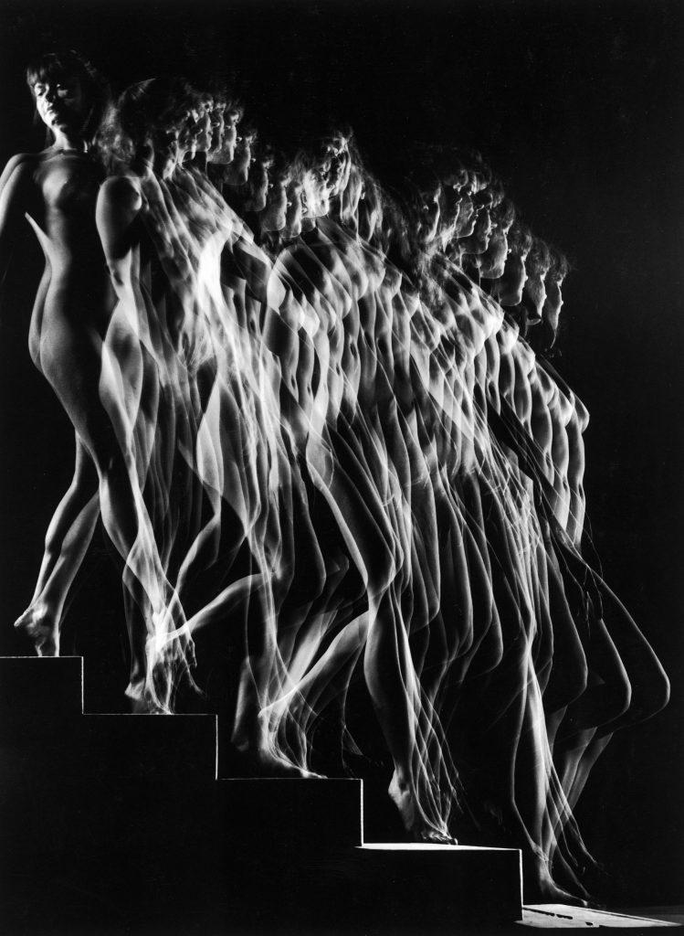 A nude descends a staircase, 1942.jpg