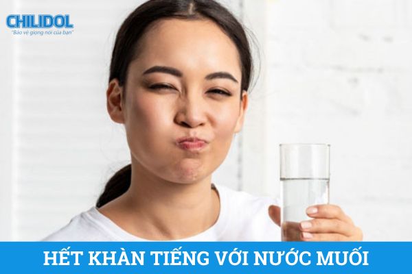 Hết khàn tiếng với nước muối