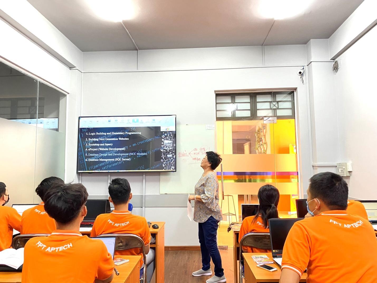 Học lập trình viên tại FPT Aptech sở hữu đội ngũ giảng viên đào tạo chất lượng