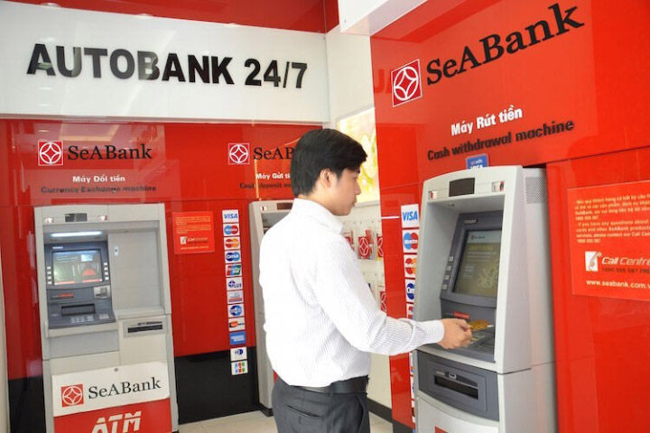 Thẻ ghi nợ doanh nghiệp có thể sử dụng để rút tiền tại cây ATM