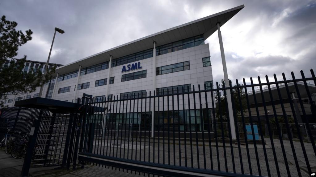 资料照片: 全球最重要的半导体设备生产商荷兰公司阿斯麦(ASML)总部
