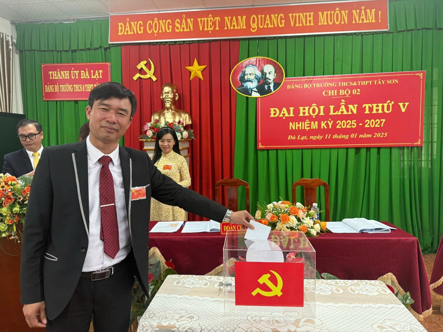 D:\Hạnh Lê\ĐẢNG\Đại hội Chi bộ 2\z6218778115015_3b06da7701697276583b82c3e8d6f01c.jpg