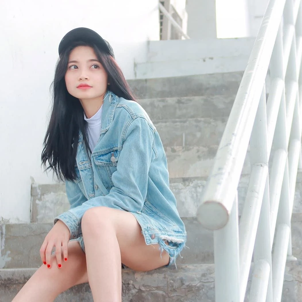 Cewek Seksi Terpesona, cewek seksi, terpesona, menggoda