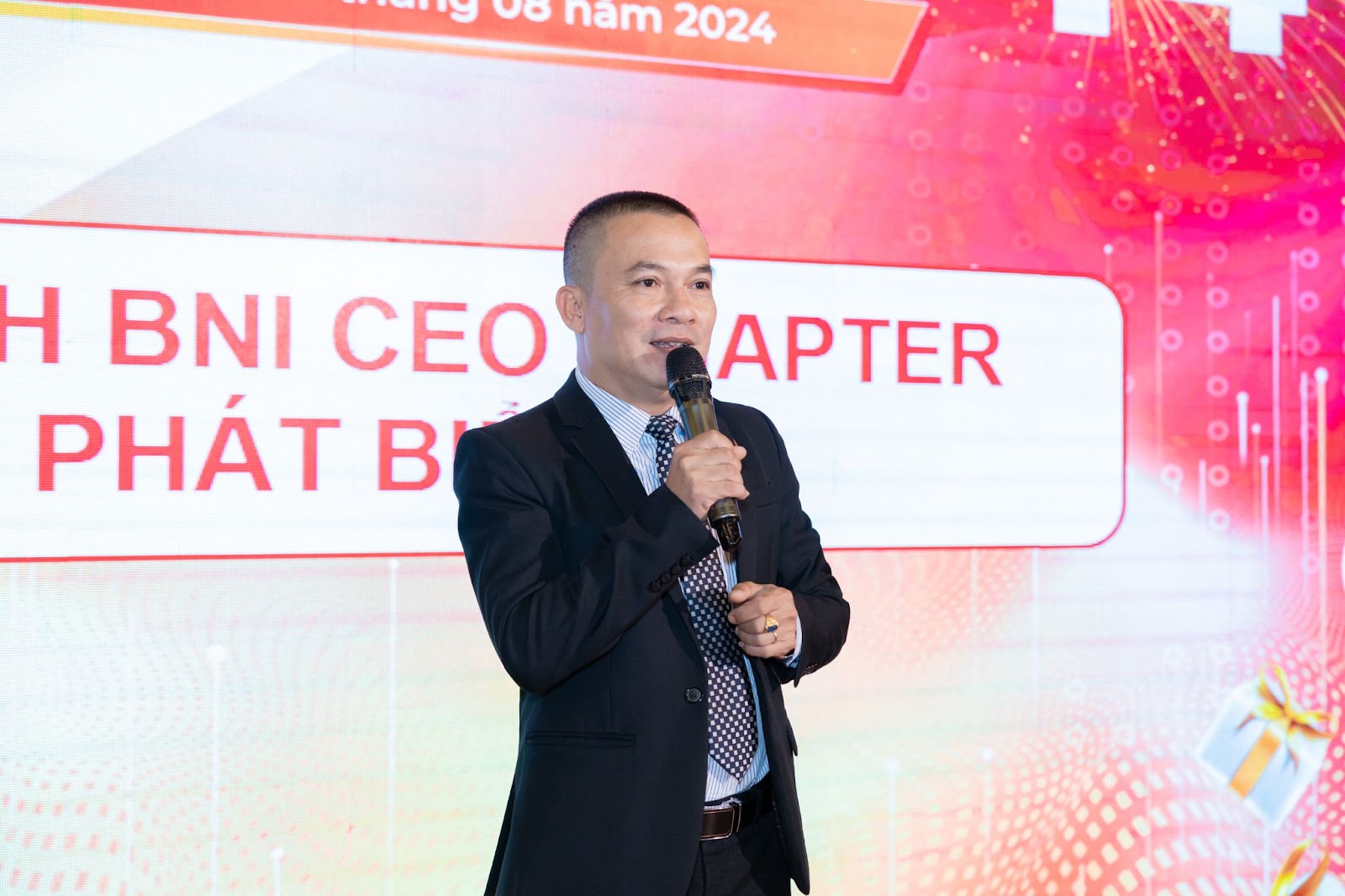 Chủ tịch BNI CEO Chapter - Ông Nguyễn Tuấn Phúc phát biểu Chủ tịch BNI CEO Chapter - Ông Nguyễn Tuấn Phúc phát biểu