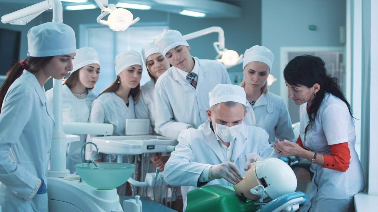 مدارک لازم برای تحصیل دندانپزشکی در آلمان