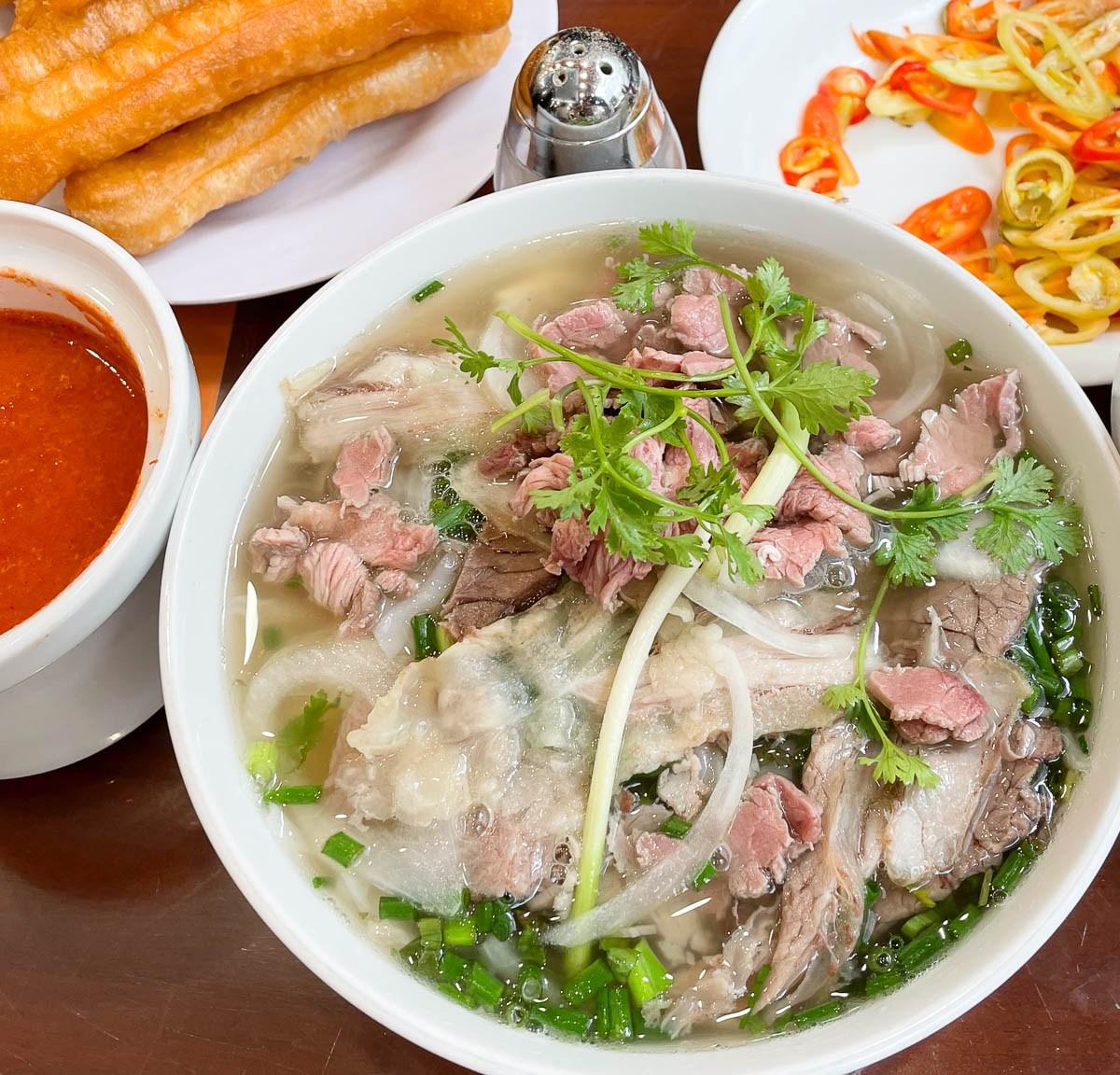 Phở 10 Lý Quốc Sư @ Hanoi – live2makan