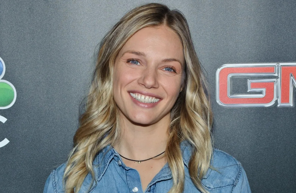 Chicago P.D.'s Tracy Spiridakos Shares Touching Tribute to Her Mom Ahead of  Final Episode