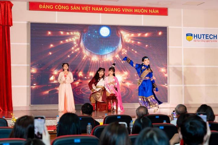 [Video] “Thoát Hoan” Lê Hoàng Phúc lên ngôi Quán quân HUTECH Acting Stars 2024 103