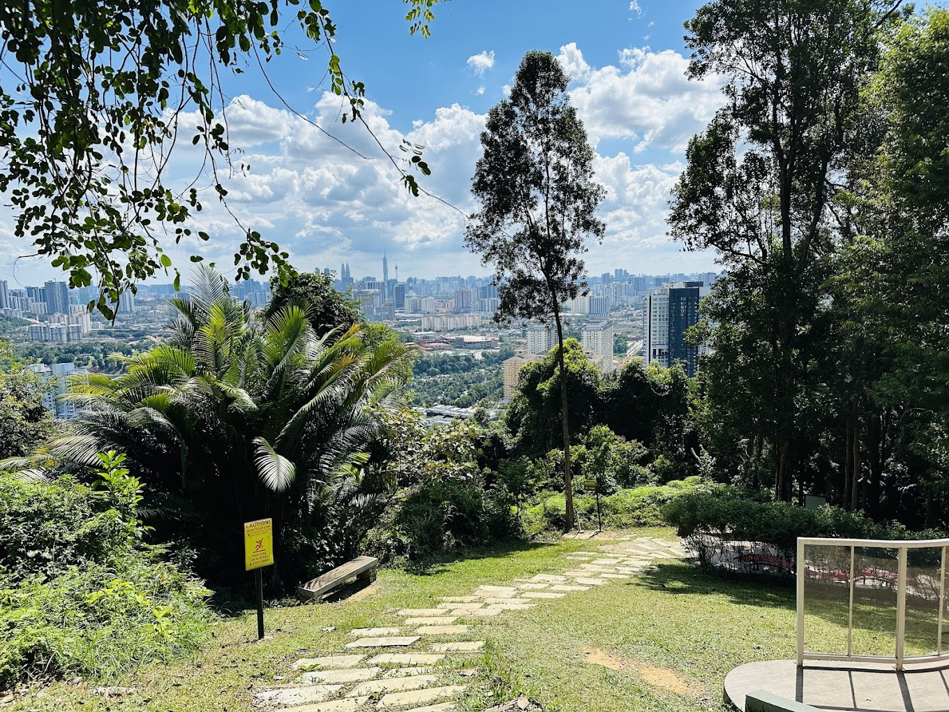 10 Tempat Hiking di KL yang Popular - Beginner Friendly!