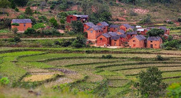 D:\HUGUES FOLDERS\OPHIR International Services\PRESENTATION OF MADAGASCAR\Tourism of Madagascar\Images\madagascar_RN7_Landscape_44.jpg