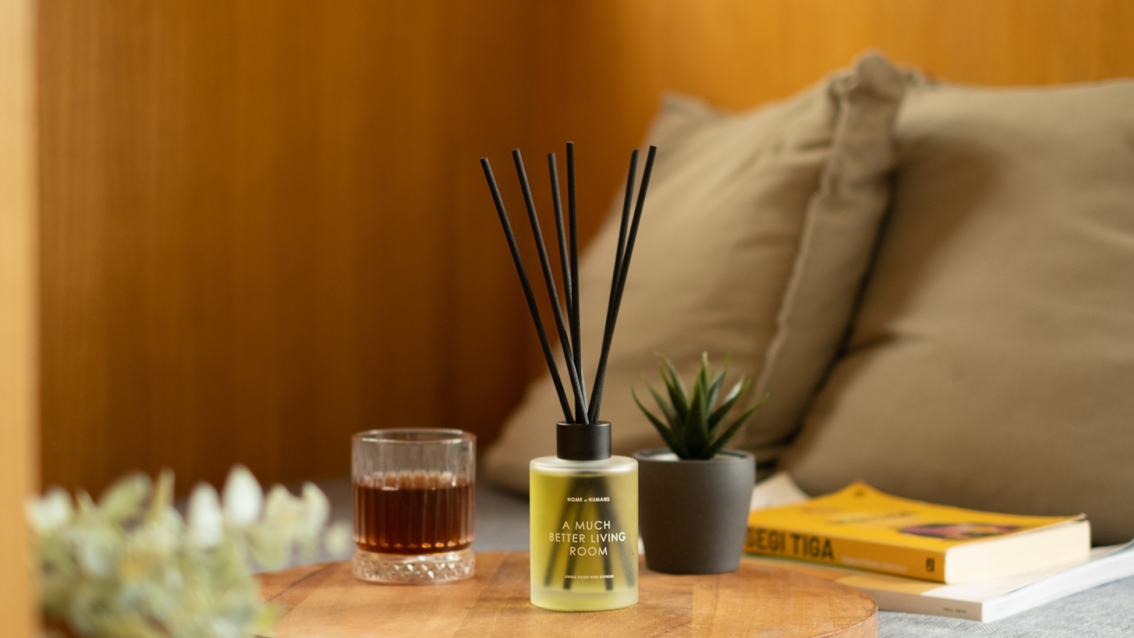 Reed diffuser dari Home of Humans varian Room A Much Better Living Room