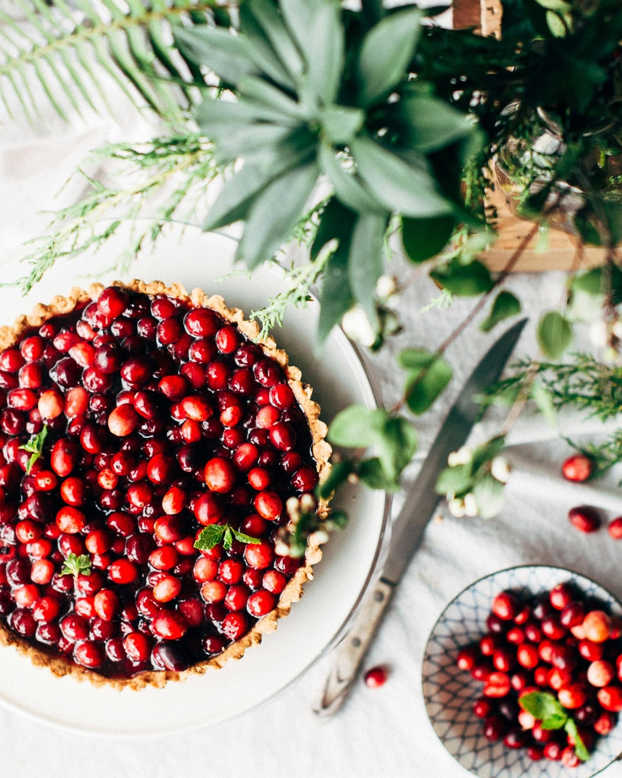 A pie with winter foliage
