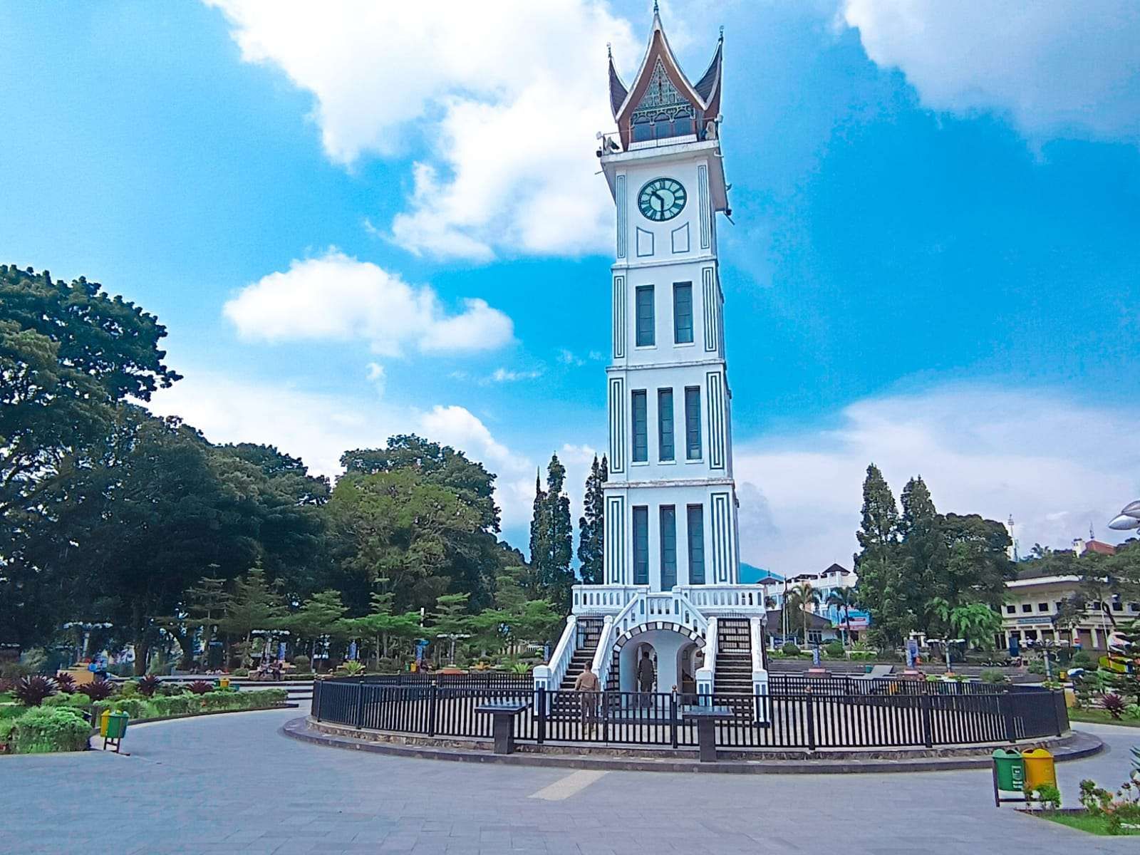 RRI.co.id - Pesona Jam Gadang Bukittinggi