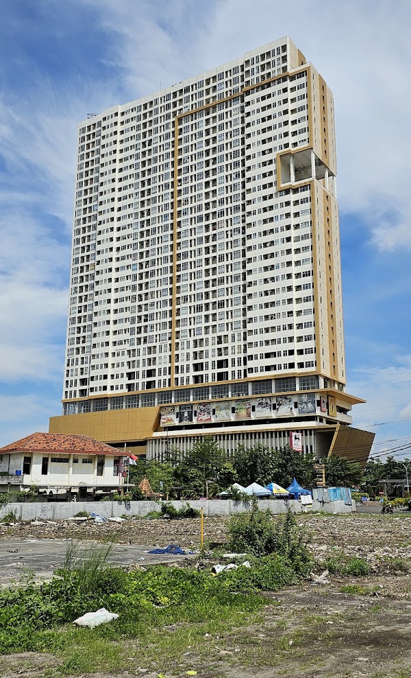 Area apartemen Gunawangsa Tidar Surabaya yang terintegrasi dengan The Central Mall.