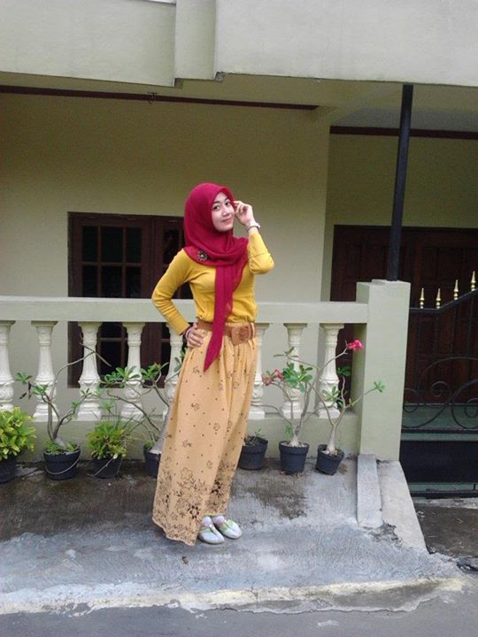 jilbab-montok-anggezty-solo-uns (6)