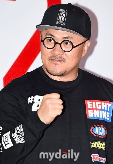 This contain an image of Korean rapper and TV personality Defconn