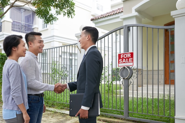 How to Choose the Right Real Estate Agent for You