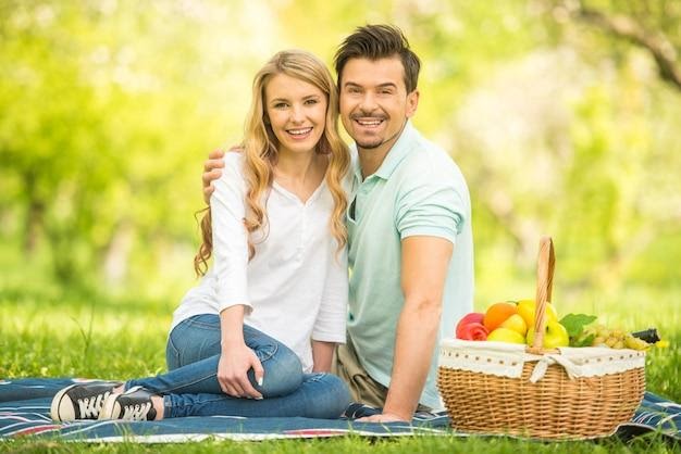 Summer Picnics and Romance: Making the Most of Sunny Days