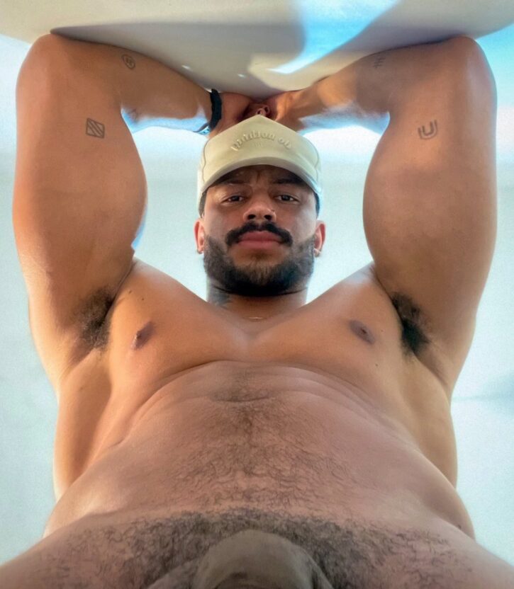 Lipe Scorpio posing naked with his iphone facing lower to catch his entire shaved muscled chest and flaccid dick