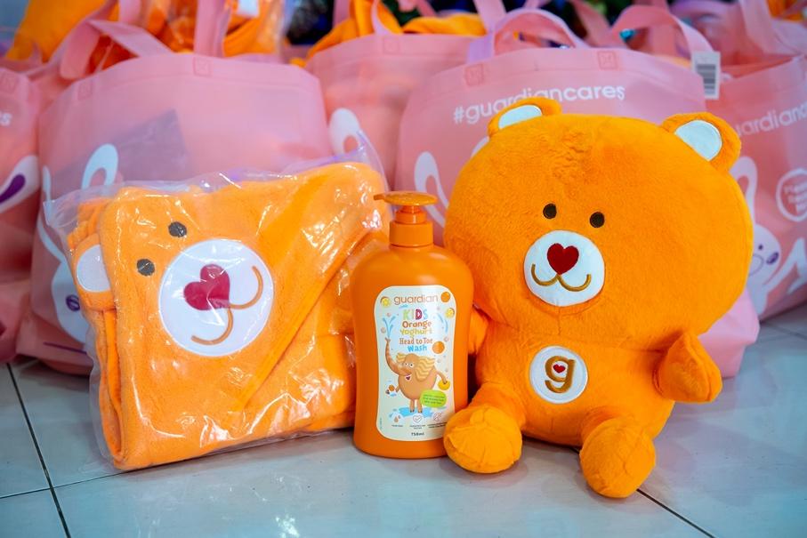 A stuffed bear and a bottle of lotion

Description automatically generated