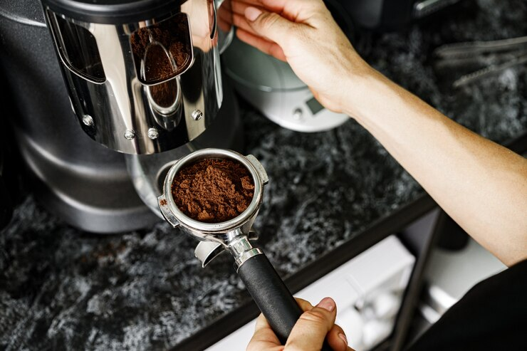 Grinder dengan kecepatan tinggi akan membuat kerja barista makin efisien.