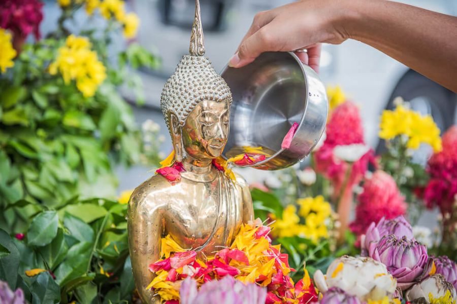 All three countries regard the New Year as a time to express deep reverence for Buddhism.