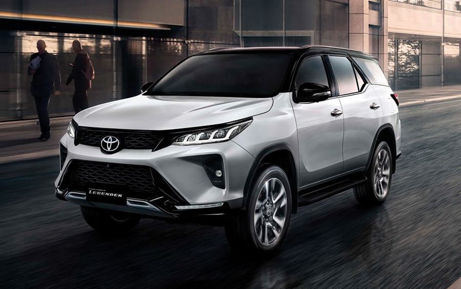 ดีไซน์ภายนอกรถยนต์ : Toyota Fortuner Legender 2023