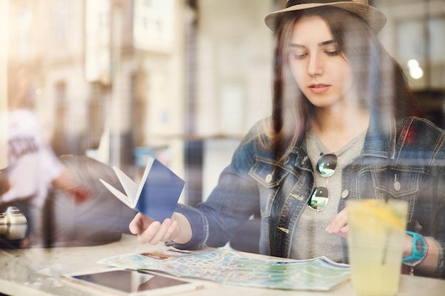 How Travel Advisors Handle Travel Disruptions and Emergencies