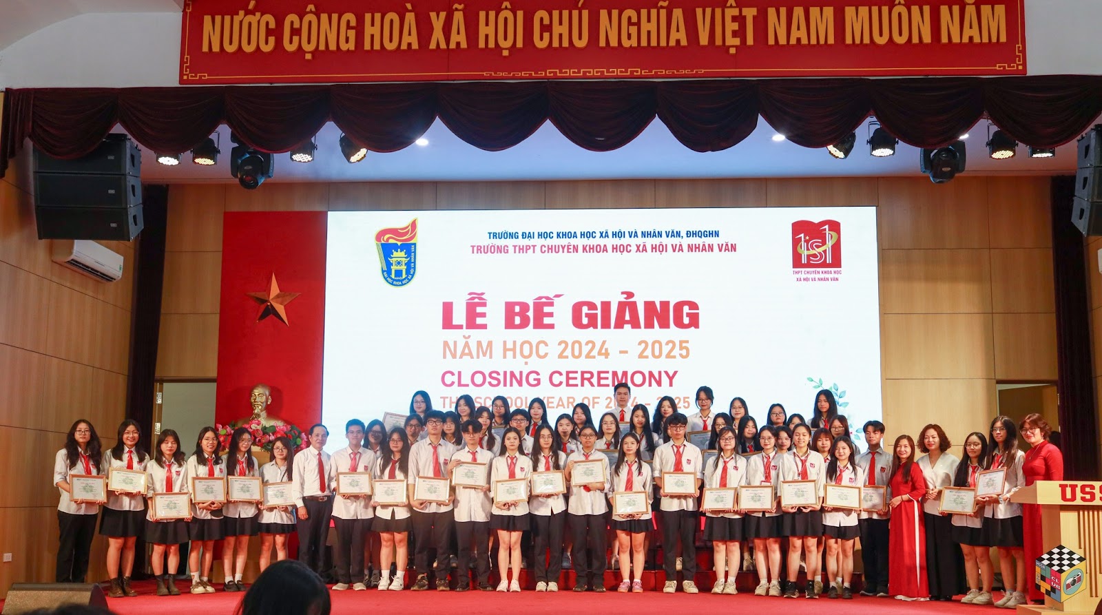 Lễ Bế giảng của Trường THPT Chuyên KHXH&NV năm học 2024-2025.