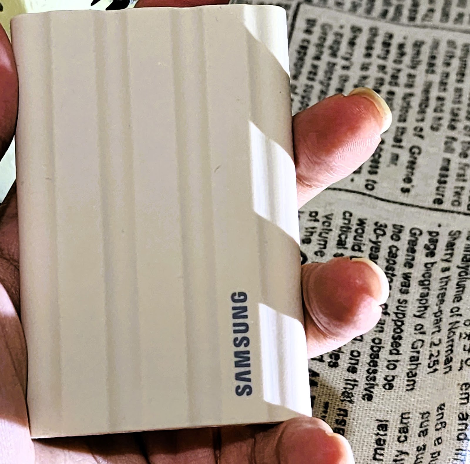 Samsung T7 Shield SSD 1TB移動外接式