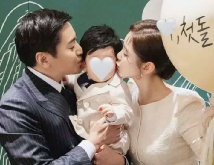 This contains an image of Shinhwa's Eric his wife Na Hye Mi and child together