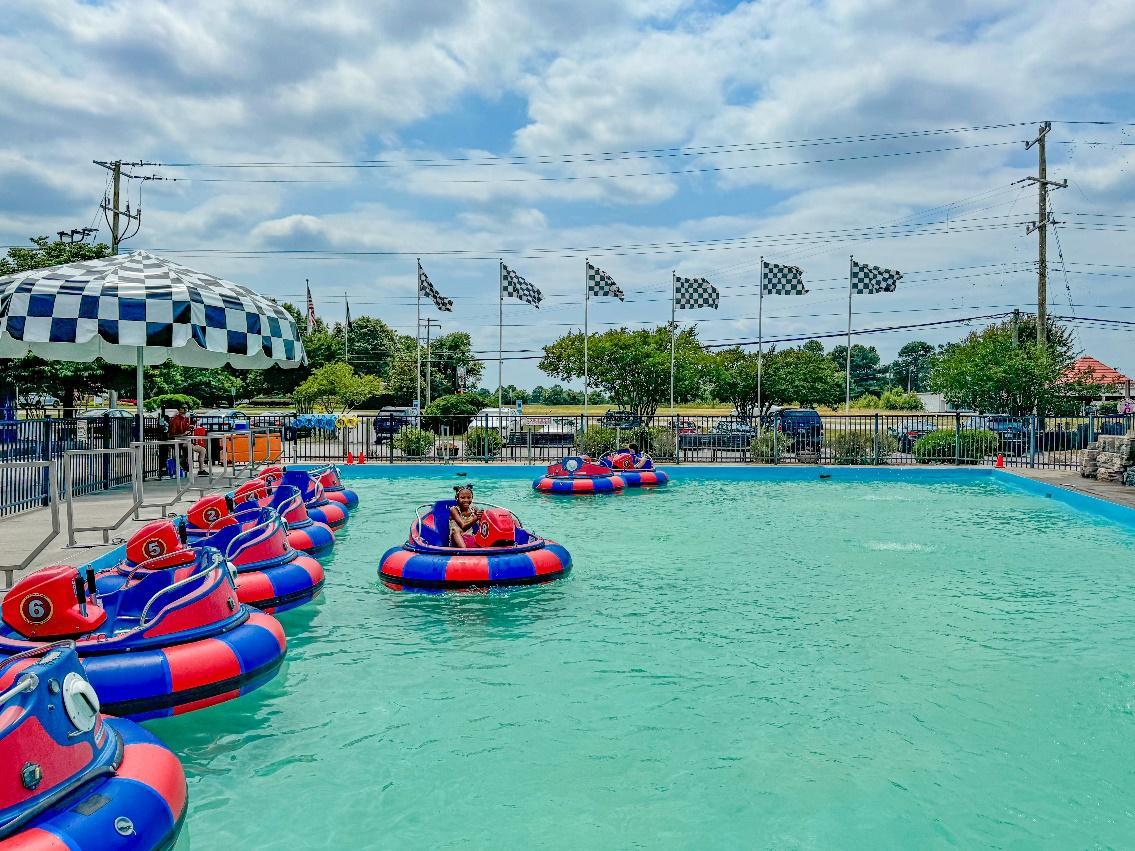 A water park with people on rafts

Description automatically generated