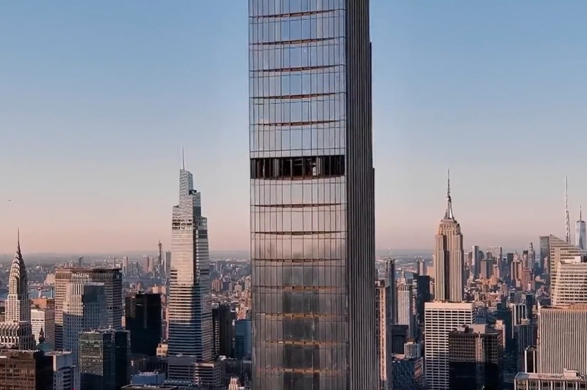Une des ouvertures de la Steinway Tower. 