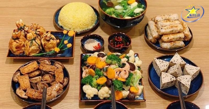 Mâm cơm ngày rằm chuẩn bị để cúng gia tiên