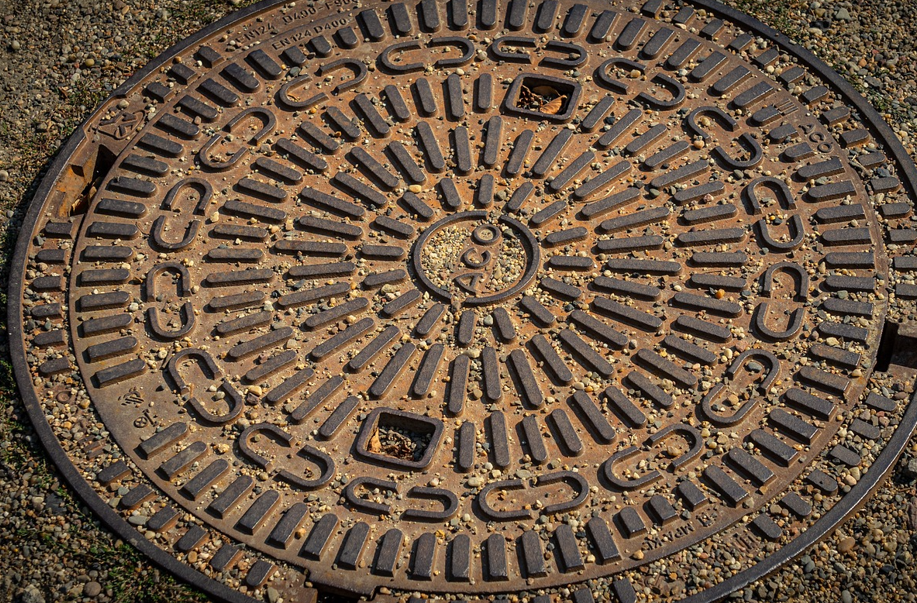 Benefits of Traditional Cast Iron Manhole Covers
