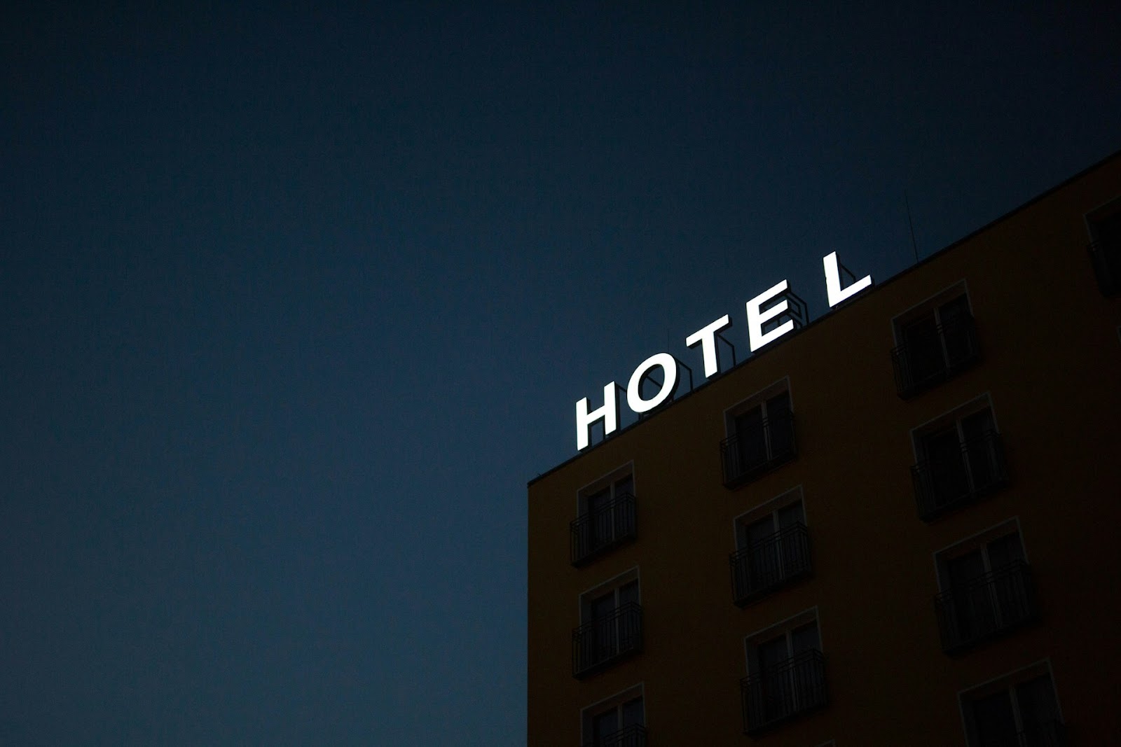 a hotel sign in the dark