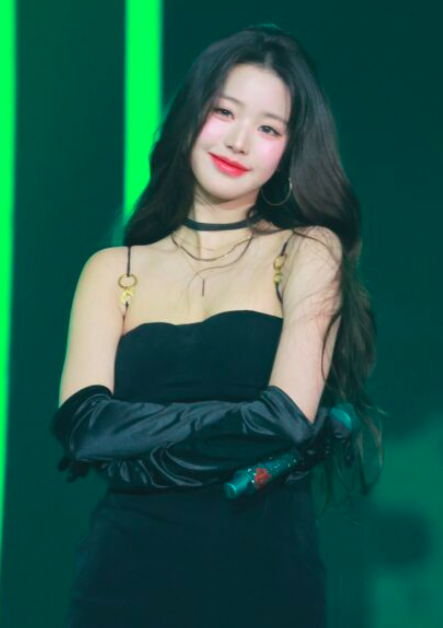 This contains an image of wonyoung