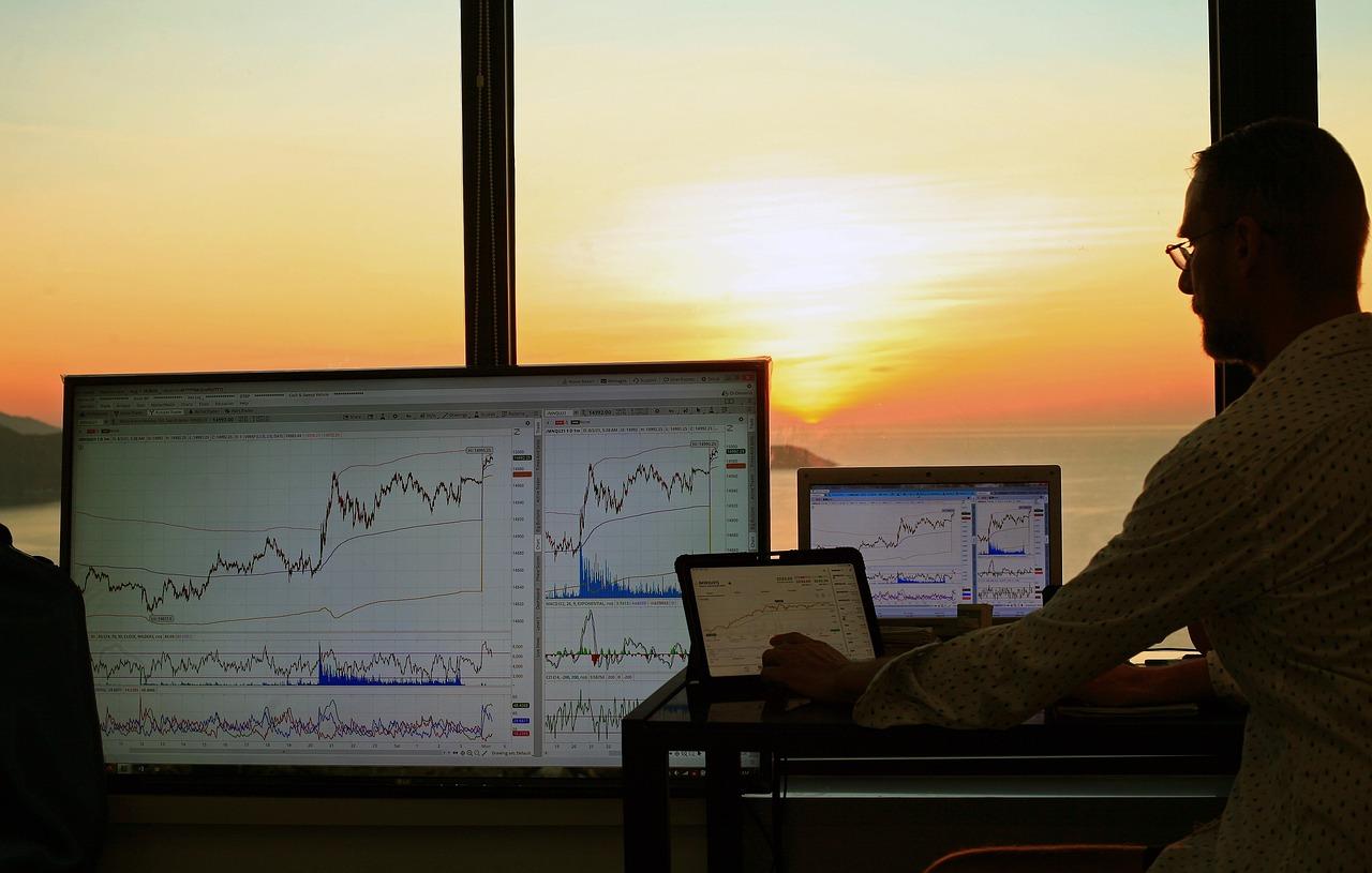 C:\Users\Arijit\Desktop\Hot Forex\52 Articles\stock-trading-6525083_1280.jpg