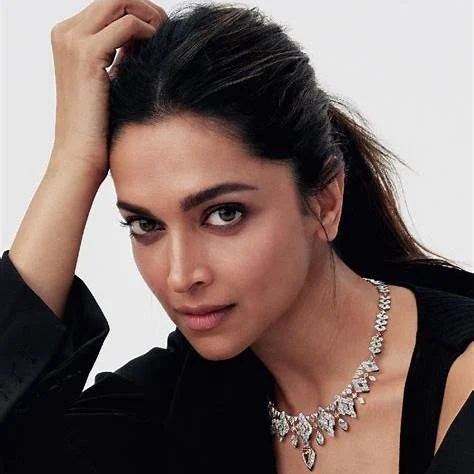 https://images.healthshots.com/healthshots/hi/uploads/2023/06/26174053/deepika.jpg