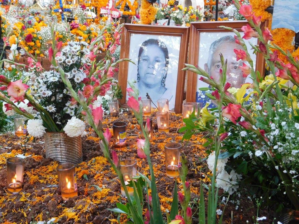 Un florero con flores de diferentes colores

El contenido generado por IA puede ser incorrecto.