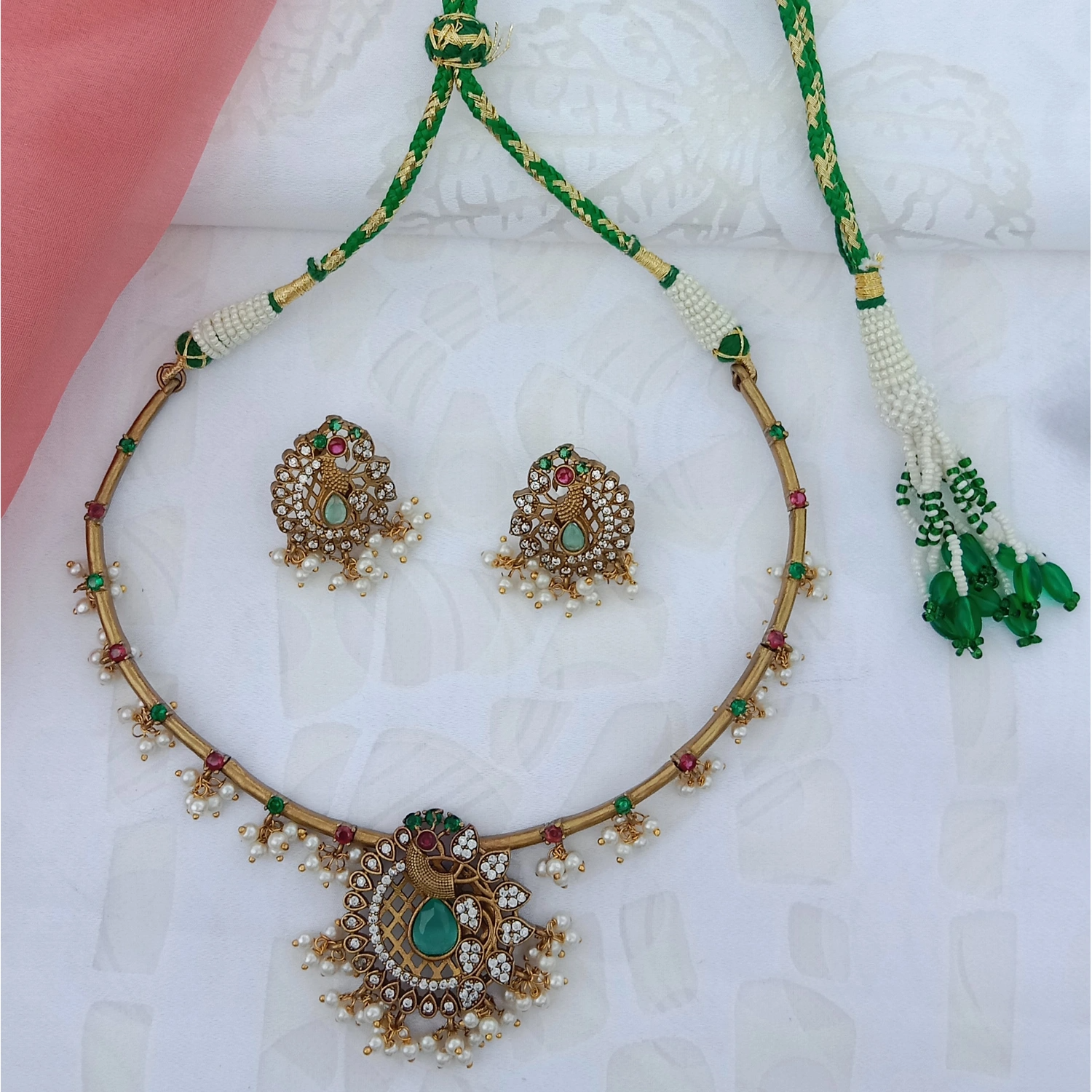 https://thelabeldg.com/product/traditional-victorian-hasli-necklace-set/