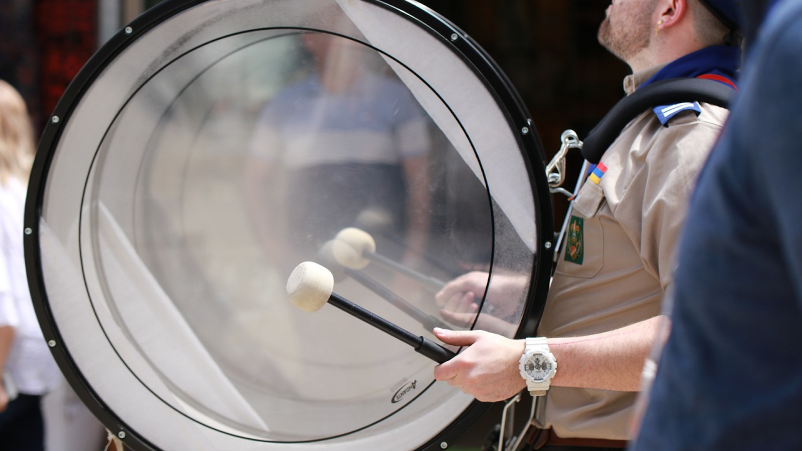 A person playing a drum

Description automatically generated