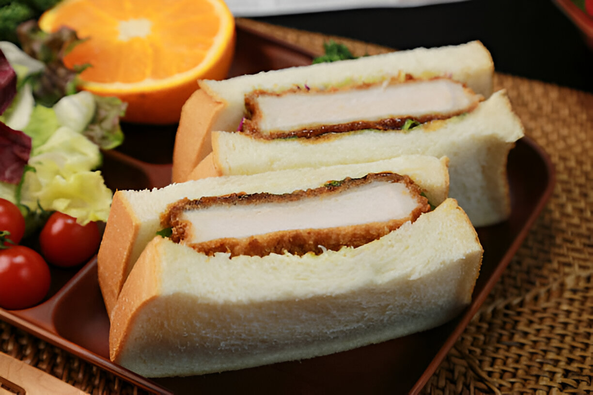 Sandwich katsu yang dikenal juga seabgai katsu sando.